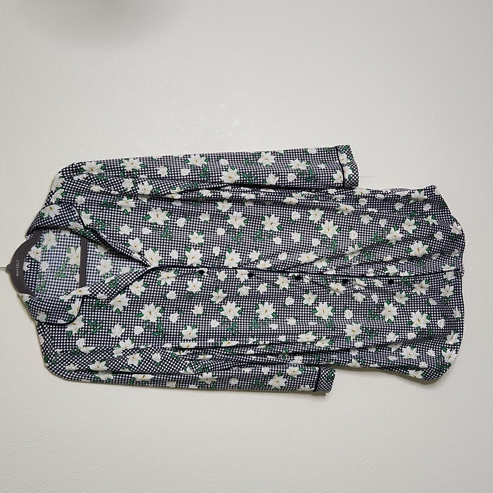 Draper James magnolia flower night gown, size‎ medium